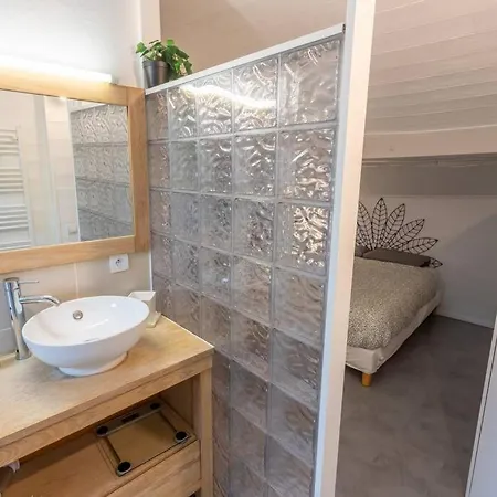 Les-toits-toulousains-metro-hypercentre Apartment *